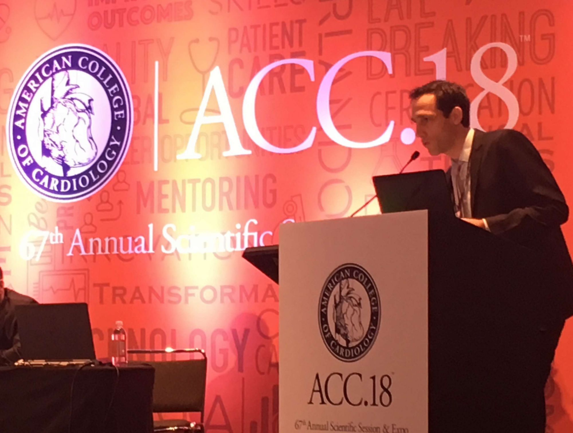 Intervention du Dr BEURTHERET, chirurgien cardiaque, au prestigieux American College of Cardiologie d'Orlando (USA)