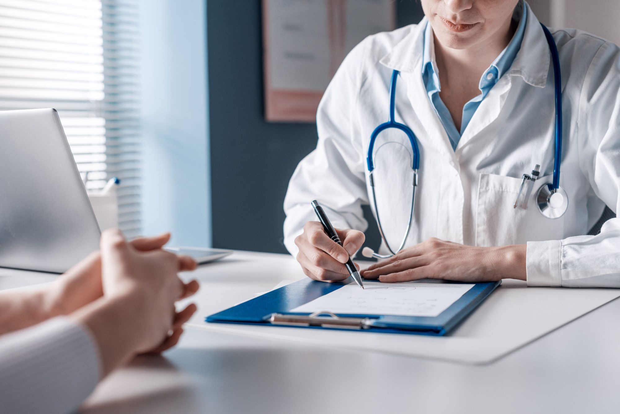 Besoin de consulter un médecin généraliste rapidement ?  Des consultations de Médecine Générale avec ou sans rendez-vous à votre disposition dans l'Établissement.