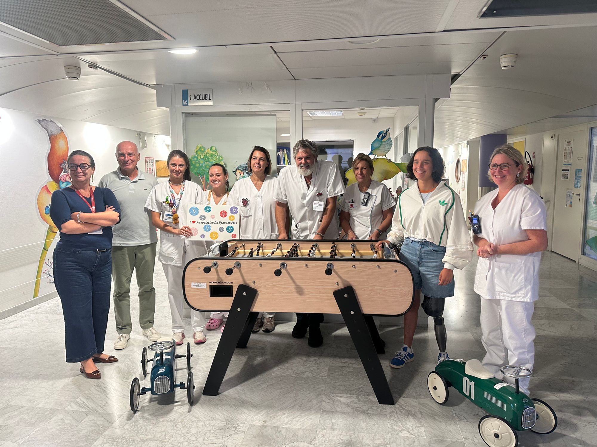 RETOUR SUR - Ksénia Chasteau, numéro 1 Française de tennis-fauteuil, marraine de l’Association Du Sport et Plus, dans le Service de Pédiatrie de l’Hôpital Saint Joseph